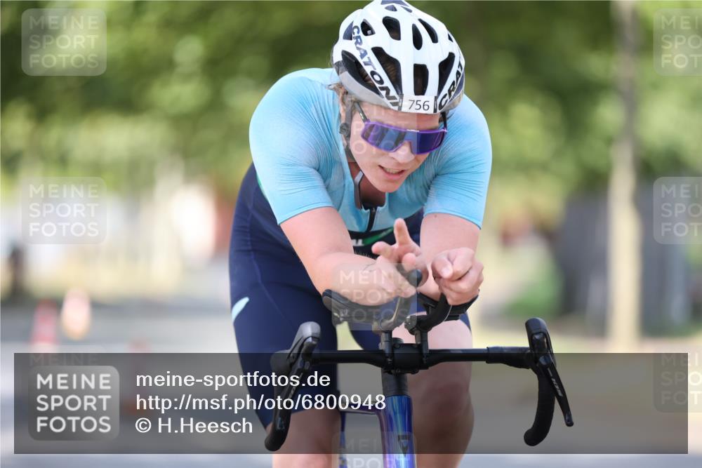 11.08.2024 - GEWOBA Citytriathlon Bremen H.Heesch http://msf.ph/oto/6800948 11.08.2024 12:00:36 Laufen  meine-sportfotos.de