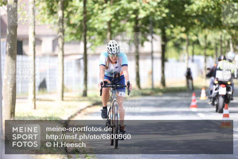 11.08.2024 - GEWOBA Citytriathlon Bremen H.Heesch http://msf.ph/oto/6800960 11.08.2024 12:00:43 Laufen  meine-sportfotos.de