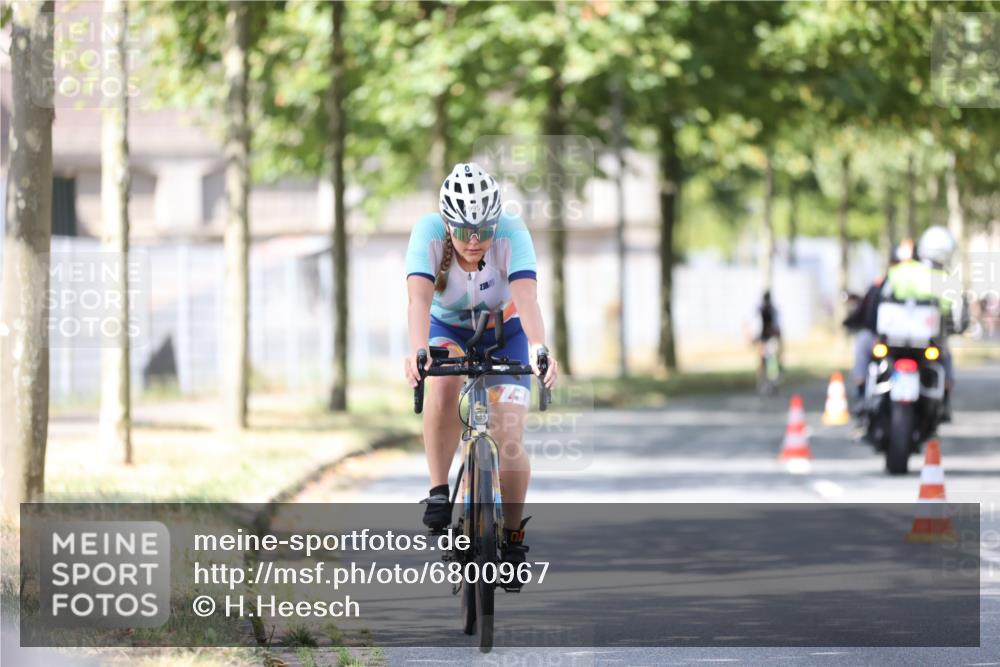 11.08.2024 - GEWOBA Citytriathlon Bremen H.Heesch http://msf.ph/oto/6800967 11.08.2024 12:00:43 Laufen  meine-sportfotos.de