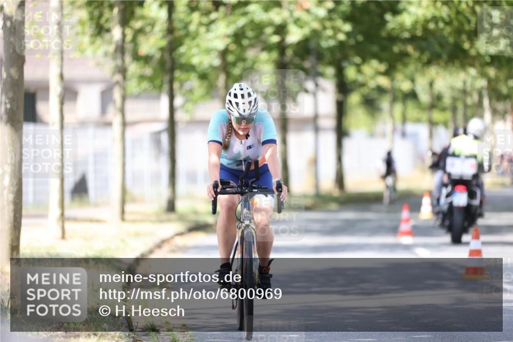 11.08.2024 - GEWOBA Citytriathlon Bremen H.Heesch http://msf.ph/oto/6800969 11.08.2024 12:00:43 Laufen  meine-sportfotos.de