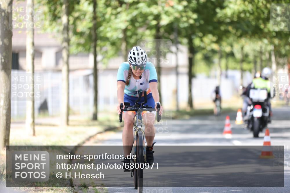 11.08.2024 - GEWOBA Citytriathlon Bremen H.Heesch http://msf.ph/oto/6800971 11.08.2024 12:00:43 Laufen  meine-sportfotos.de