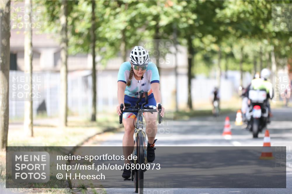 11.08.2024 - GEWOBA Citytriathlon Bremen H.Heesch http://msf.ph/oto/6800973 11.08.2024 12:00:43 Laufen  meine-sportfotos.de