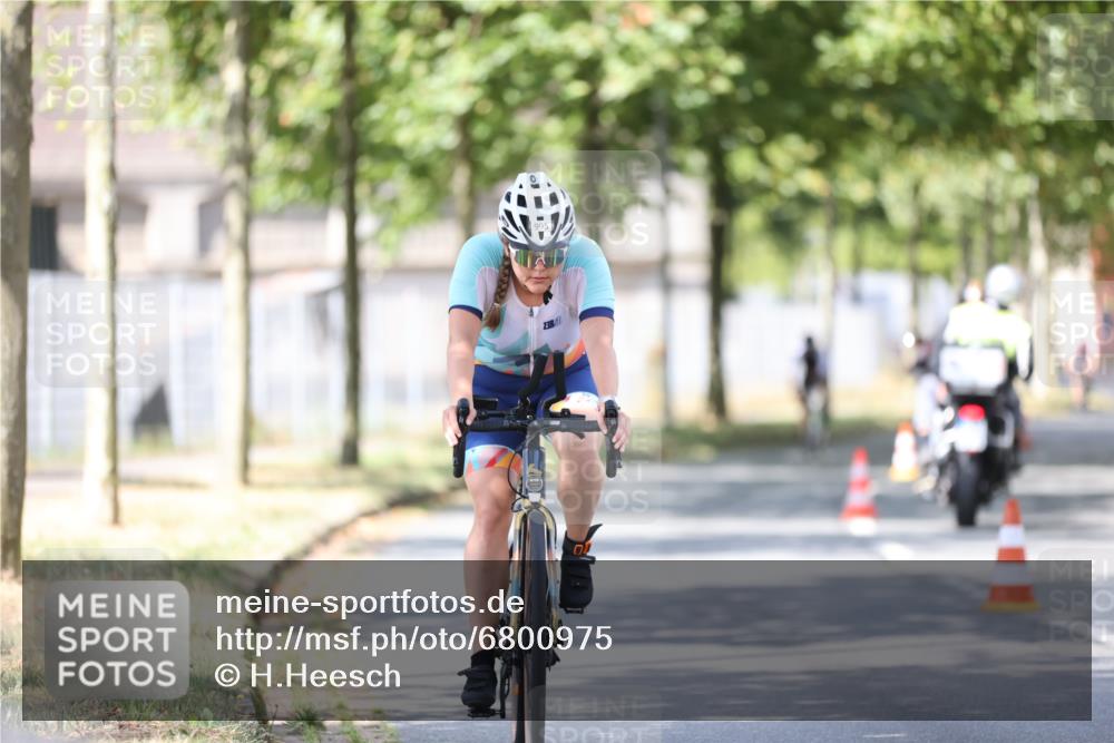 11.08.2024 - GEWOBA Citytriathlon Bremen H.Heesch http://msf.ph/oto/6800975 11.08.2024 12:00:43 Laufen  meine-sportfotos.de