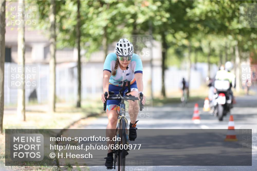 11.08.2024 - GEWOBA Citytriathlon Bremen H.Heesch http://msf.ph/oto/6800977 11.08.2024 12:00:43 Laufen  meine-sportfotos.de