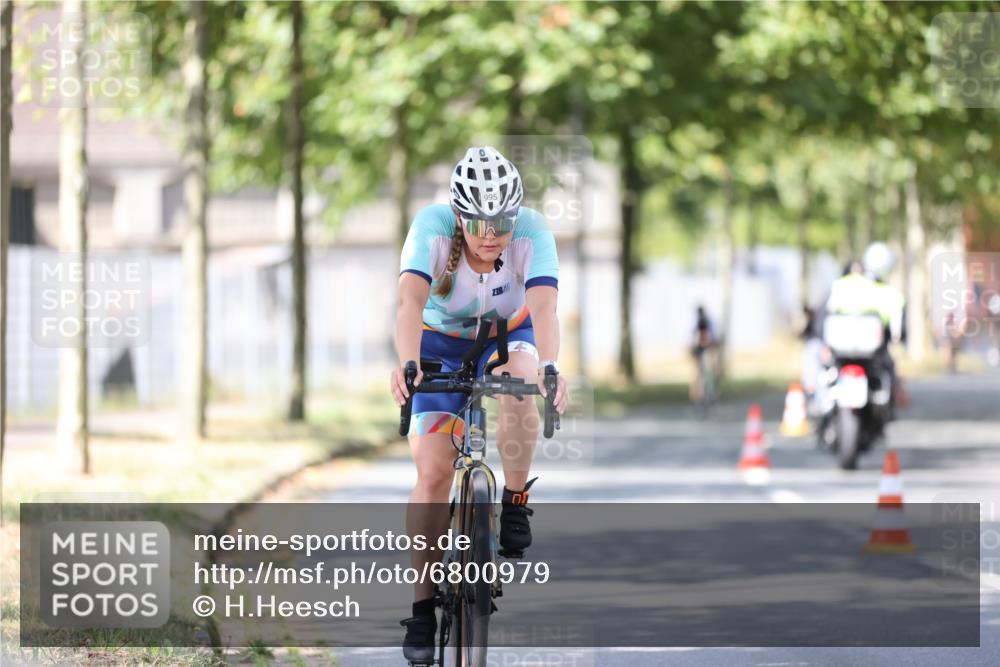 11.08.2024 - GEWOBA Citytriathlon Bremen H.Heesch http://msf.ph/oto/6800979 11.08.2024 12:00:43 Laufen  meine-sportfotos.de