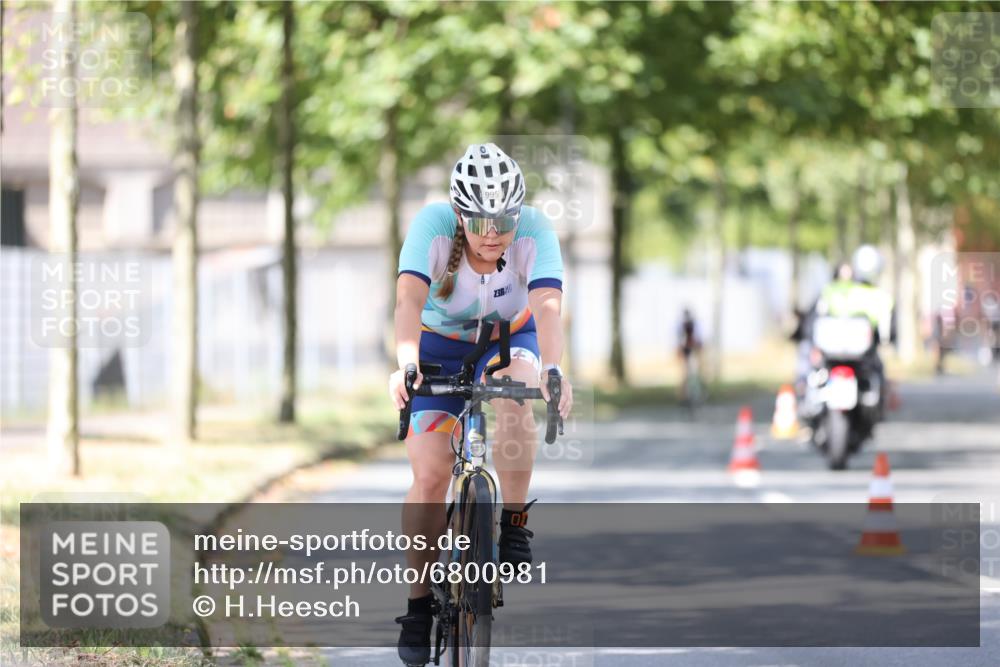 11.08.2024 - GEWOBA Citytriathlon Bremen H.Heesch http://msf.ph/oto/6800981 11.08.2024 12:00:43 Laufen  meine-sportfotos.de