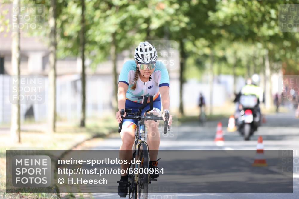 11.08.2024 - GEWOBA Citytriathlon Bremen H.Heesch http://msf.ph/oto/6800984 11.08.2024 12:00:43 Laufen  meine-sportfotos.de