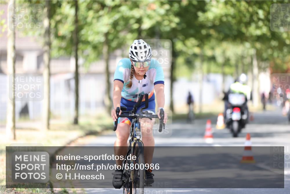11.08.2024 - GEWOBA Citytriathlon Bremen H.Heesch http://msf.ph/oto/6800986 11.08.2024 12:00:43 Laufen  meine-sportfotos.de