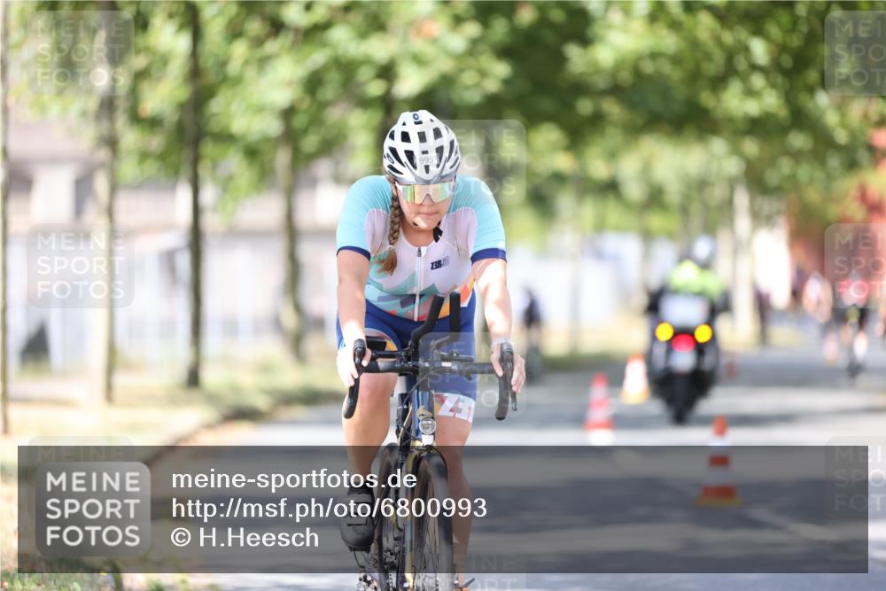11.08.2024 - GEWOBA Citytriathlon Bremen H.Heesch http://msf.ph/oto/6800993 11.08.2024 12:00:43 Laufen  meine-sportfotos.de