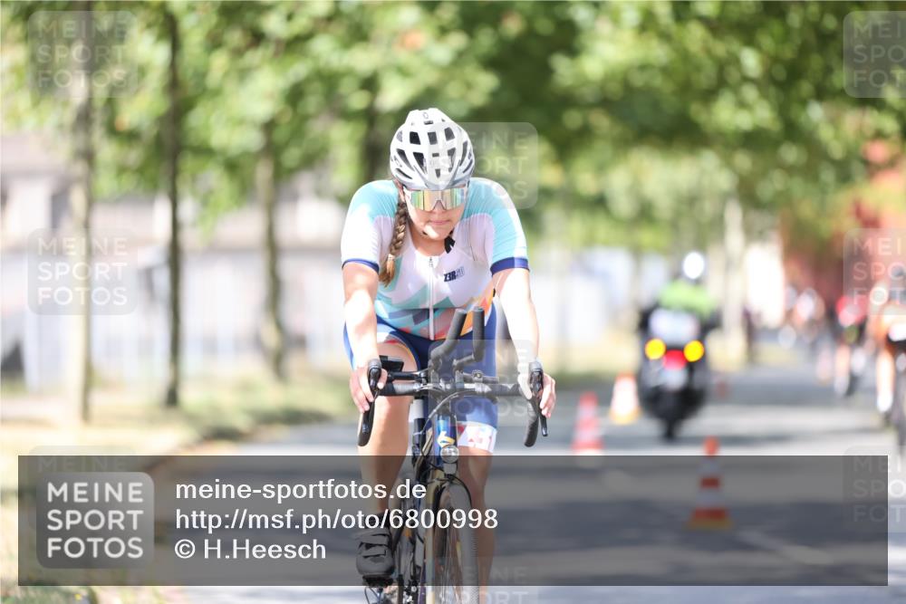 11.08.2024 - GEWOBA Citytriathlon Bremen H.Heesch http://msf.ph/oto/6800998 11.08.2024 12:00:43 Laufen  meine-sportfotos.de