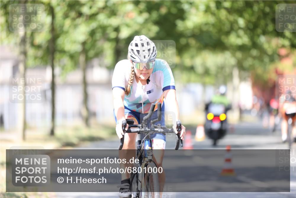 11.08.2024 - GEWOBA Citytriathlon Bremen H.Heesch http://msf.ph/oto/6801000 11.08.2024 12:00:44 Laufen  meine-sportfotos.de
