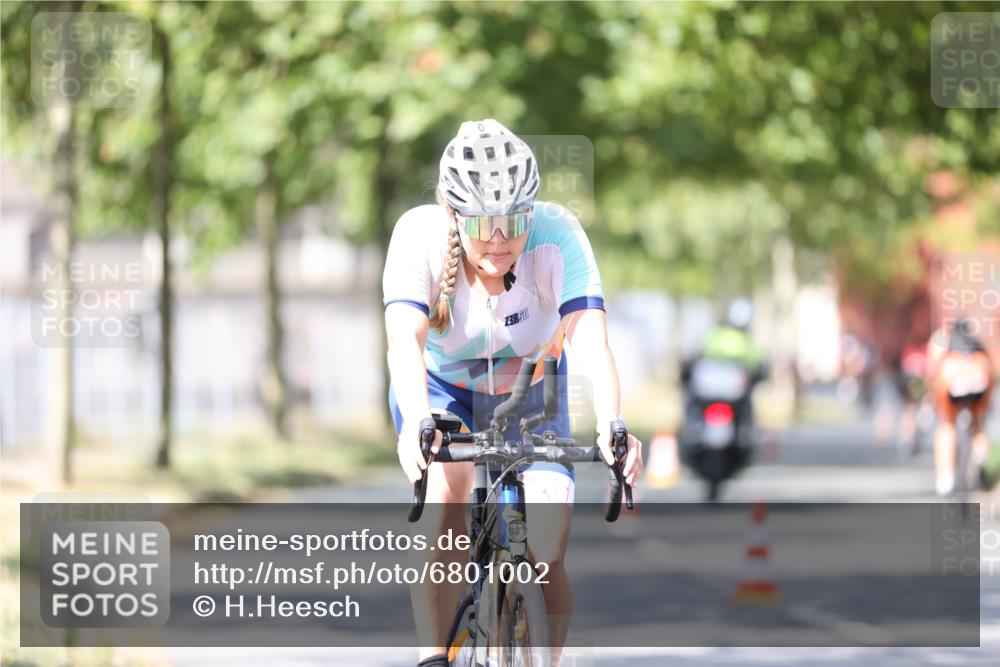 11.08.2024 - GEWOBA Citytriathlon Bremen H.Heesch http://msf.ph/oto/6801002 11.08.2024 12:00:44 Laufen  meine-sportfotos.de