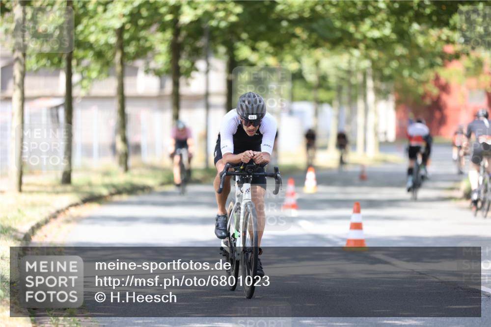 11.08.2024 - GEWOBA Citytriathlon Bremen H.Heesch http://msf.ph/oto/6801023 11.08.2024 12:00:49 Laufen  meine-sportfotos.de