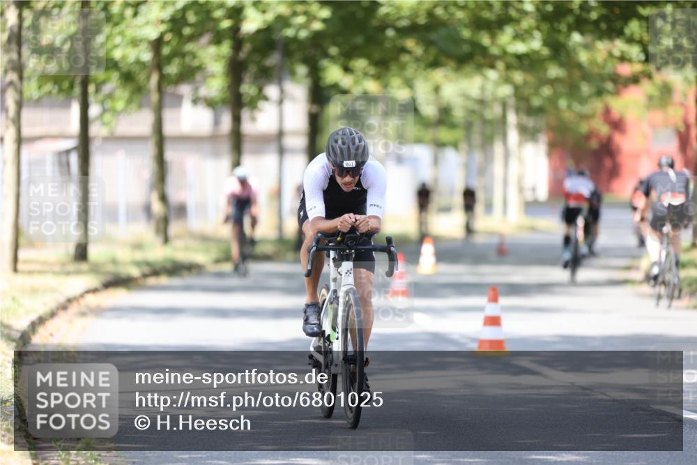 11.08.2024 - GEWOBA Citytriathlon Bremen H.Heesch http://msf.ph/oto/6801025 11.08.2024 12:00:49 Laufen  meine-sportfotos.de