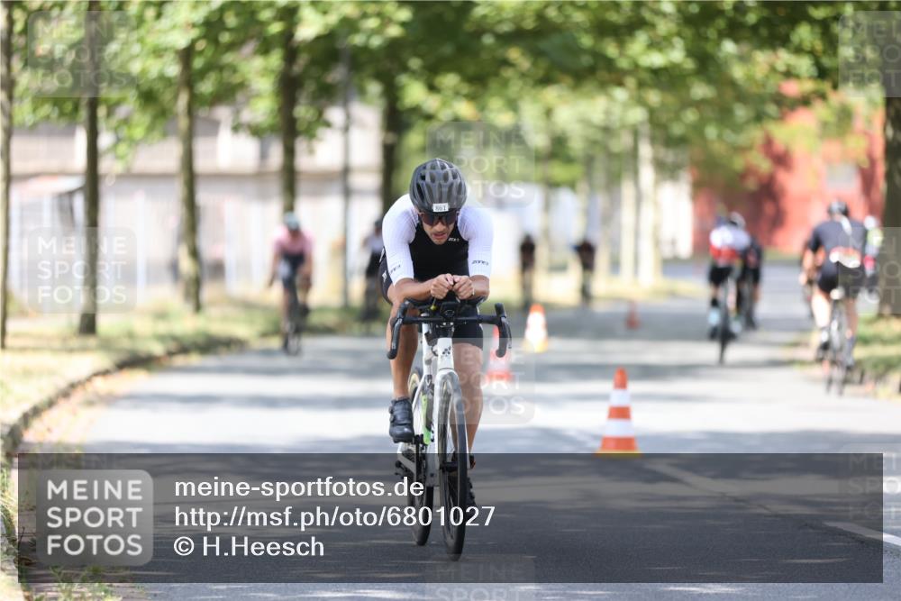 11.08.2024 - GEWOBA Citytriathlon Bremen H.Heesch http://msf.ph/oto/6801027 11.08.2024 12:00:49 Laufen  meine-sportfotos.de