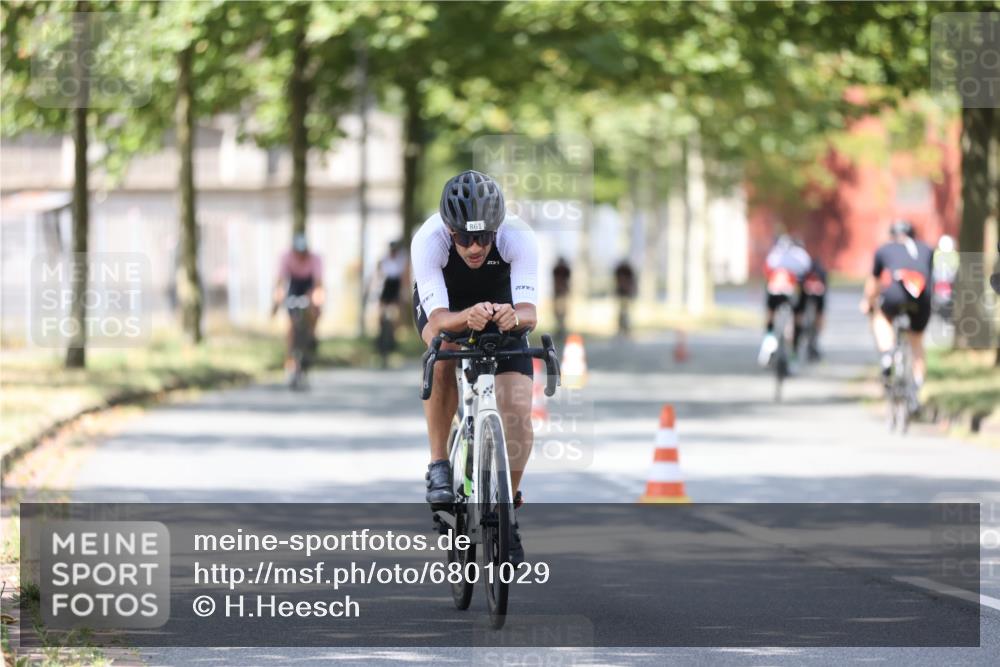 11.08.2024 - GEWOBA Citytriathlon Bremen H.Heesch http://msf.ph/oto/6801029 11.08.2024 12:00:49 Laufen  meine-sportfotos.de