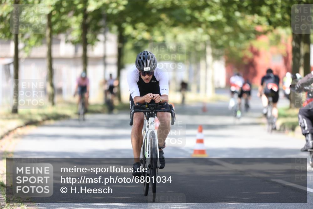 11.08.2024 - GEWOBA Citytriathlon Bremen H.Heesch http://msf.ph/oto/6801034 11.08.2024 12:00:49 Laufen  meine-sportfotos.de