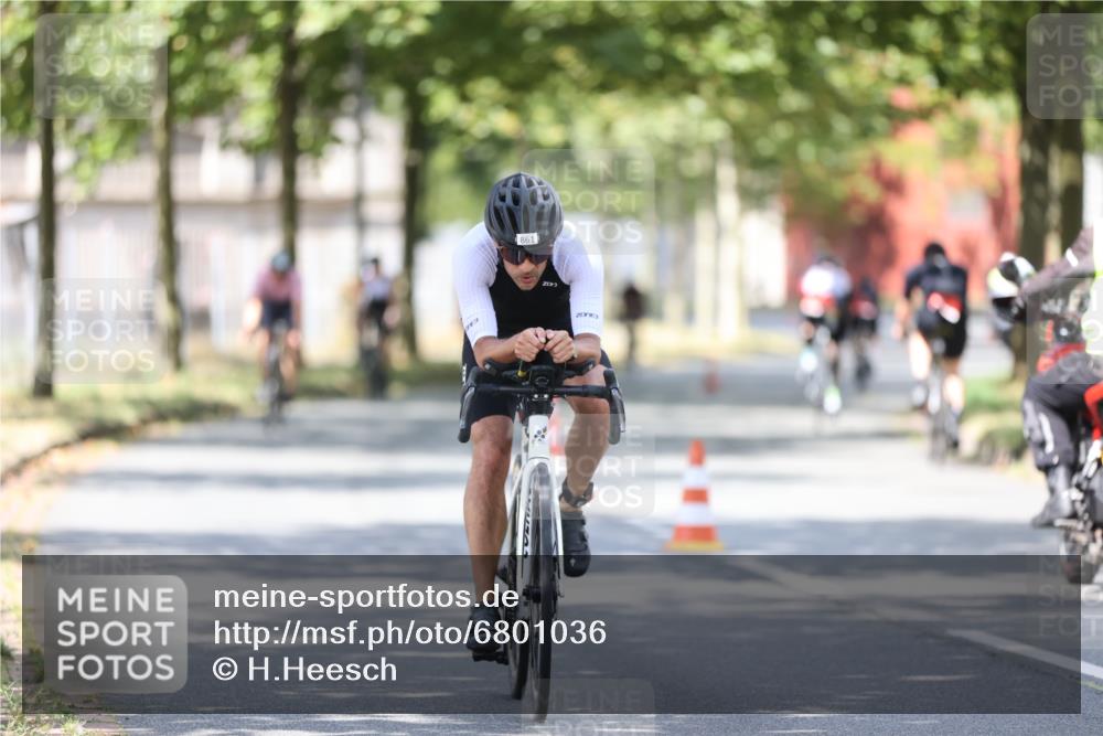 11.08.2024 - GEWOBA Citytriathlon Bremen H.Heesch http://msf.ph/oto/6801036 11.08.2024 12:00:49 Laufen  meine-sportfotos.de