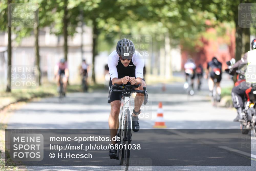 11.08.2024 - GEWOBA Citytriathlon Bremen H.Heesch http://msf.ph/oto/6801038 11.08.2024 12:00:49 Laufen  meine-sportfotos.de