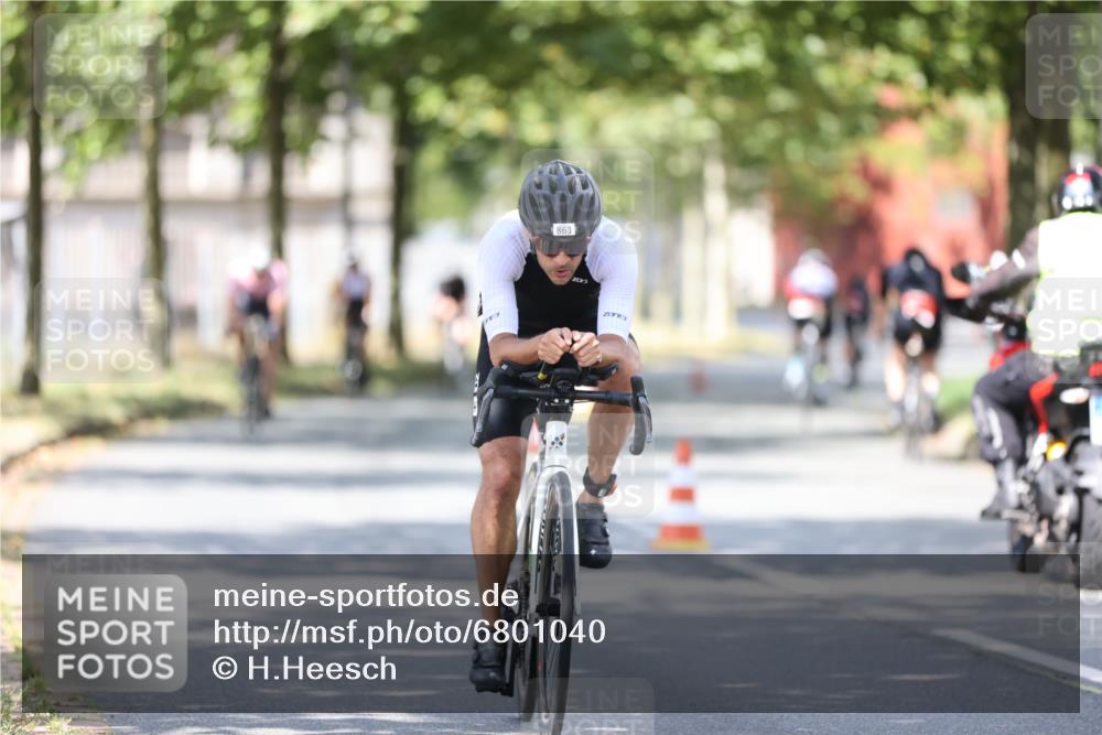 11.08.2024 - GEWOBA Citytriathlon Bremen H.Heesch http://msf.ph/oto/6801040 11.08.2024 12:00:49 Laufen  meine-sportfotos.de
