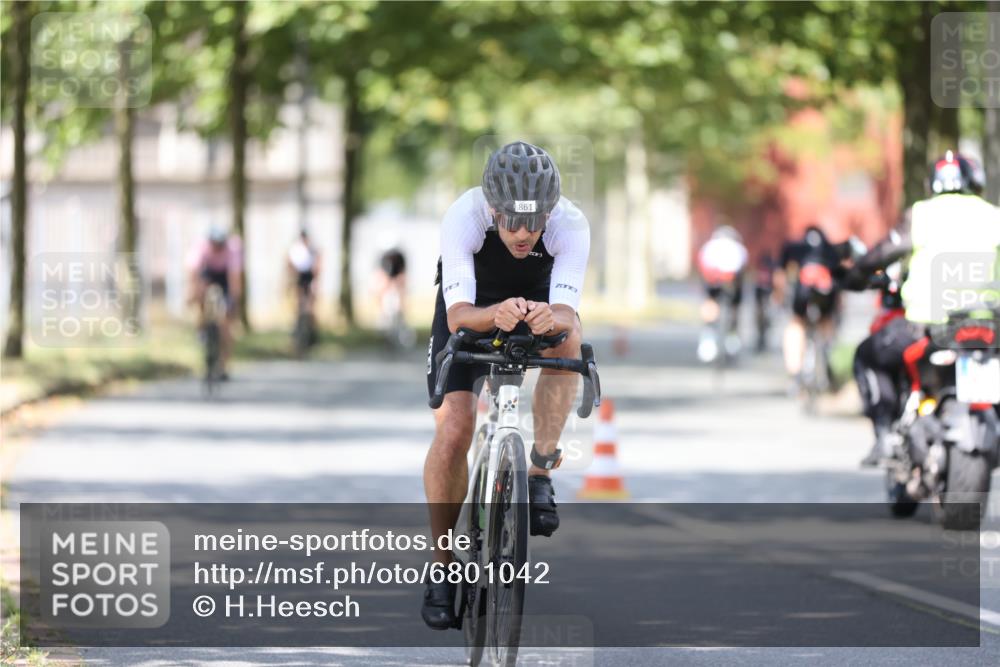 11.08.2024 - GEWOBA Citytriathlon Bremen H.Heesch http://msf.ph/oto/6801042 11.08.2024 12:00:49 Laufen  meine-sportfotos.de