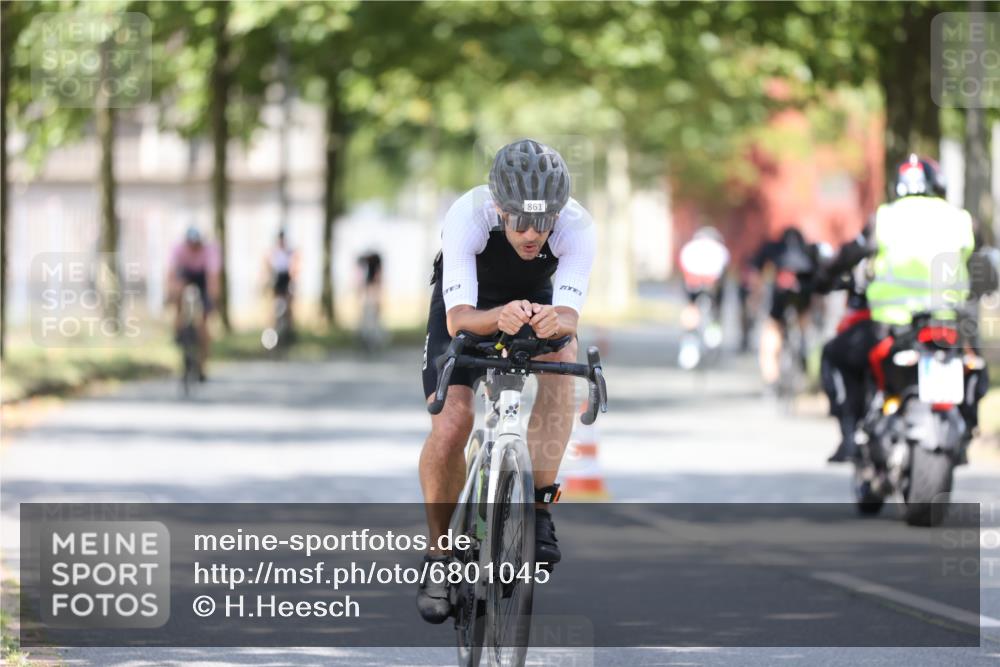 11.08.2024 - GEWOBA Citytriathlon Bremen H.Heesch http://msf.ph/oto/6801045 11.08.2024 12:00:49 Laufen  meine-sportfotos.de