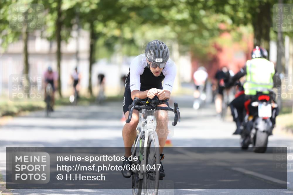 11.08.2024 - GEWOBA Citytriathlon Bremen H.Heesch http://msf.ph/oto/6801047 11.08.2024 12:00:49 Laufen  meine-sportfotos.de