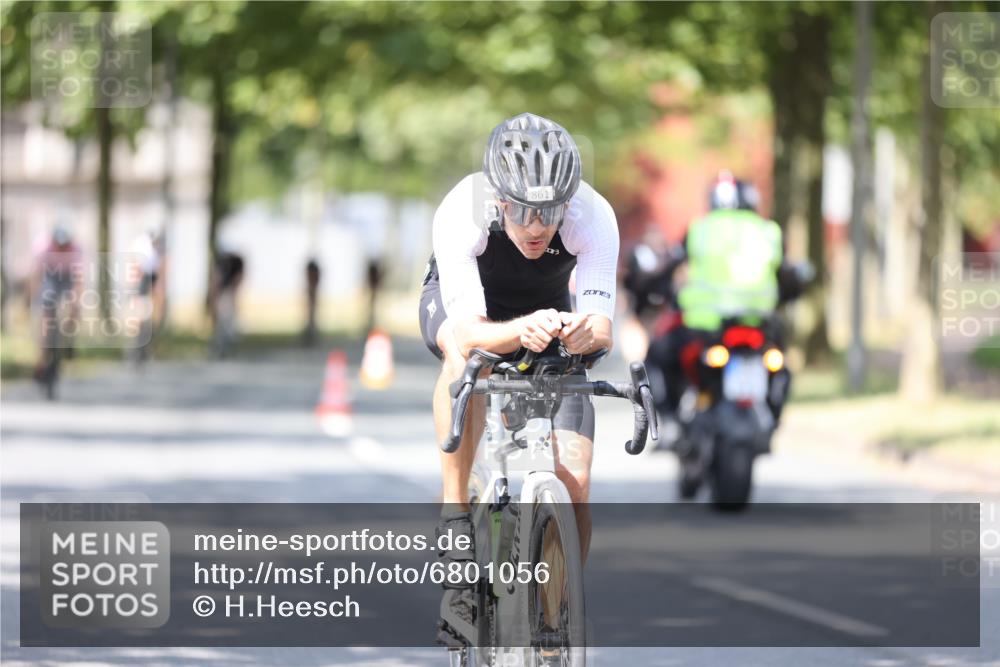 11.08.2024 - GEWOBA Citytriathlon Bremen H.Heesch http://msf.ph/oto/6801056 11.08.2024 12:00:49 Laufen  meine-sportfotos.de