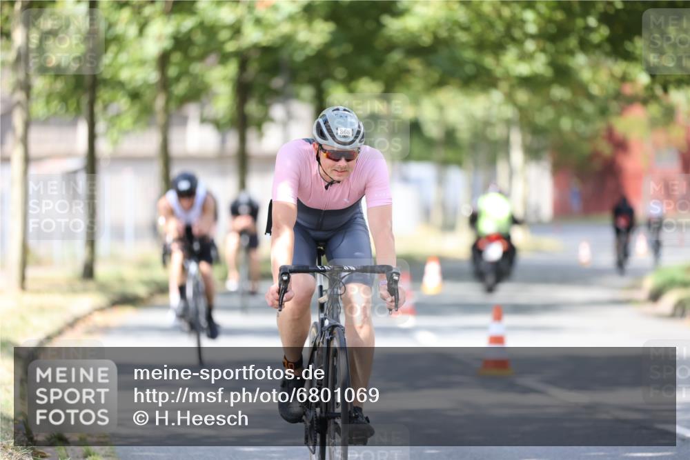 11.08.2024 - GEWOBA Citytriathlon Bremen H.Heesch http://msf.ph/oto/6801069 11.08.2024 12:00:53 Laufen  meine-sportfotos.de