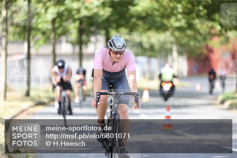 11.08.2024 - GEWOBA Citytriathlon Bremen H.Heesch http://msf.ph/oto/6801071 11.08.2024 12:00:53 Laufen  meine-sportfotos.de