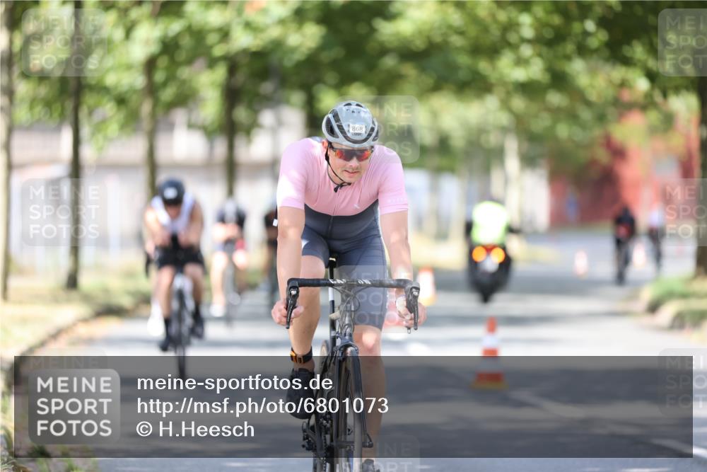 11.08.2024 - GEWOBA Citytriathlon Bremen H.Heesch http://msf.ph/oto/6801073 11.08.2024 12:00:53 Laufen  meine-sportfotos.de