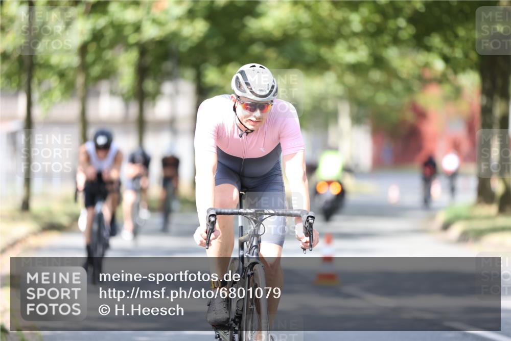 11.08.2024 - GEWOBA Citytriathlon Bremen H.Heesch http://msf.ph/oto/6801079 11.08.2024 12:00:53 Laufen  meine-sportfotos.de