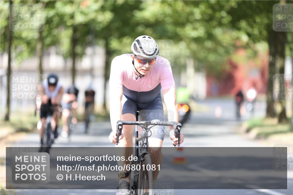 11.08.2024 - GEWOBA Citytriathlon Bremen H.Heesch http://msf.ph/oto/6801081 11.08.2024 12:00:53 Laufen  meine-sportfotos.de