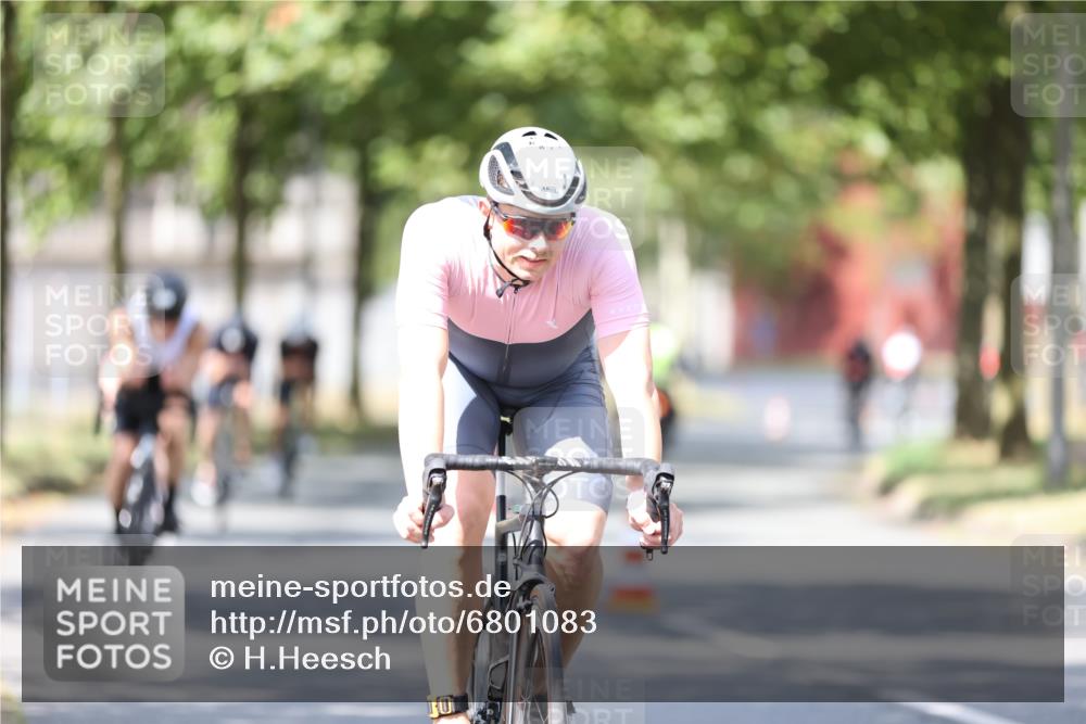 11.08.2024 - GEWOBA Citytriathlon Bremen H.Heesch http://msf.ph/oto/6801083 11.08.2024 12:00:53 Laufen  meine-sportfotos.de