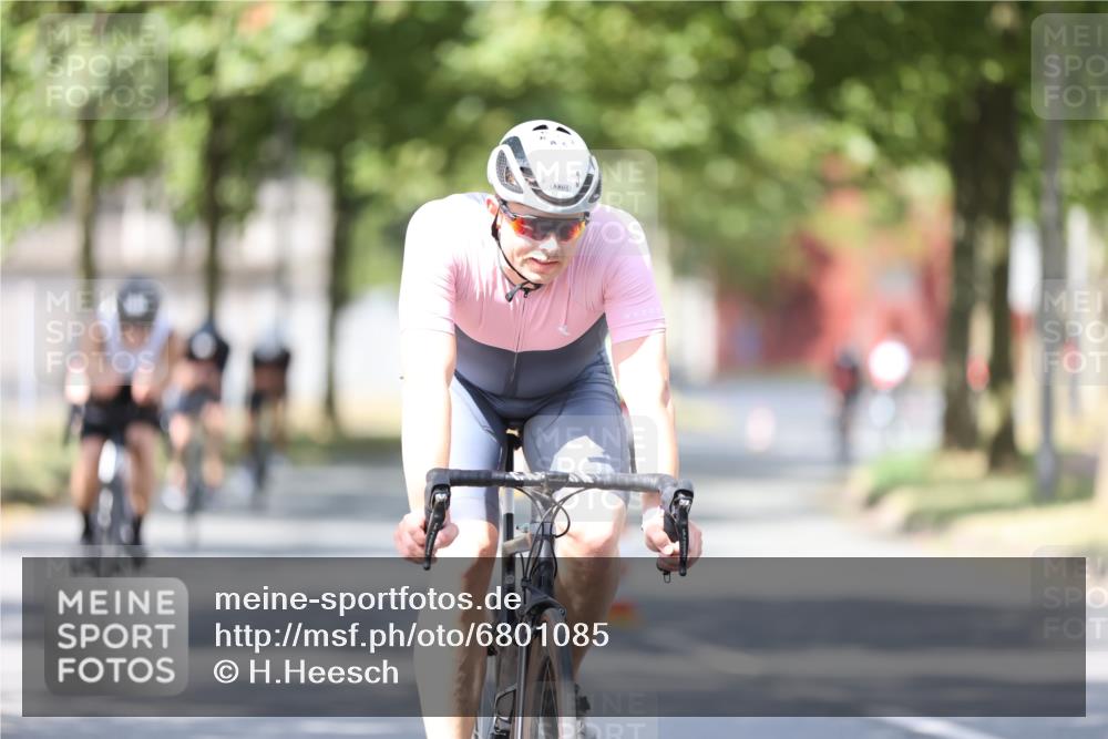 11.08.2024 - GEWOBA Citytriathlon Bremen H.Heesch http://msf.ph/oto/6801085 11.08.2024 12:00:53 Laufen  meine-sportfotos.de