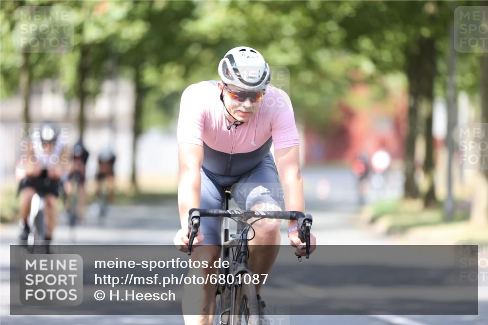 11.08.2024 - GEWOBA Citytriathlon Bremen H.Heesch http://msf.ph/oto/6801087 11.08.2024 12:00:53 Laufen  meine-sportfotos.de