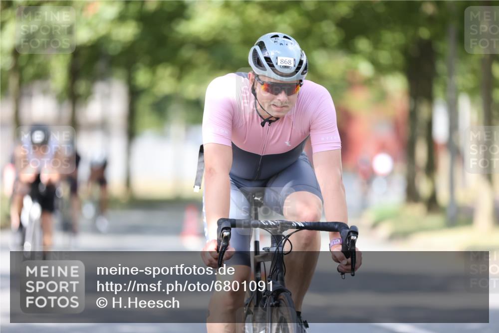 11.08.2024 - GEWOBA Citytriathlon Bremen H.Heesch http://msf.ph/oto/6801091 11.08.2024 12:00:53 Laufen  meine-sportfotos.de