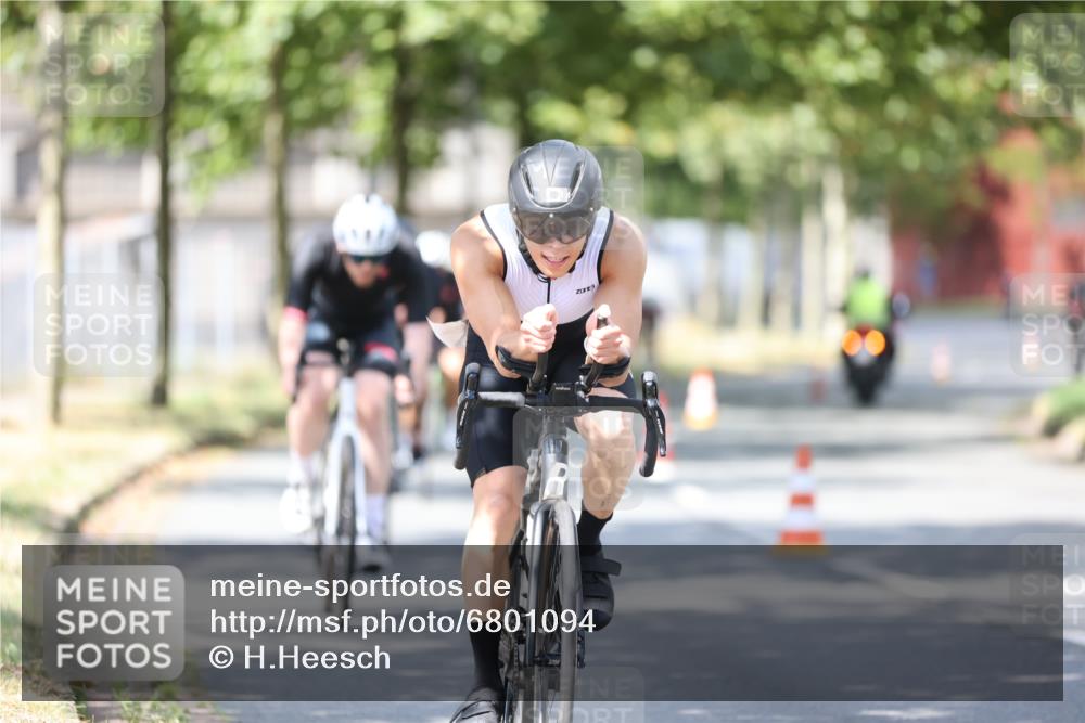 11.08.2024 - GEWOBA Citytriathlon Bremen H.Heesch http://msf.ph/oto/6801094 11.08.2024 12:00:54 Laufen  meine-sportfotos.de