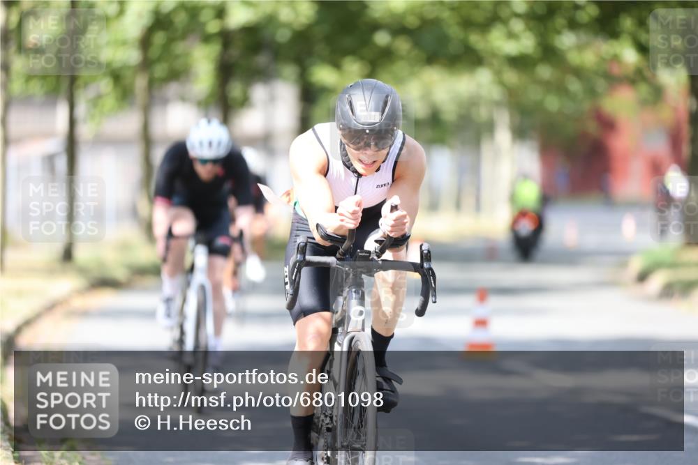 11.08.2024 - GEWOBA Citytriathlon Bremen H.Heesch http://msf.ph/oto/6801098 11.08.2024 12:00:54 Laufen  meine-sportfotos.de