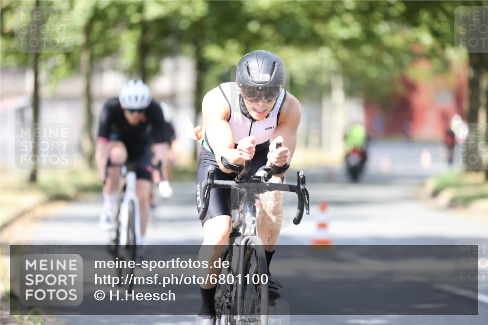 11.08.2024 - GEWOBA Citytriathlon Bremen H.Heesch http://msf.ph/oto/6801100 11.08.2024 12:00:54 Laufen  meine-sportfotos.de