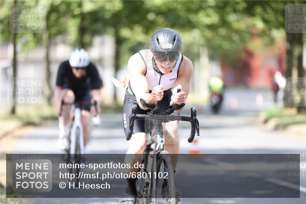 11.08.2024 - GEWOBA Citytriathlon Bremen H.Heesch http://msf.ph/oto/6801102 11.08.2024 12:00:54 Laufen  meine-sportfotos.de