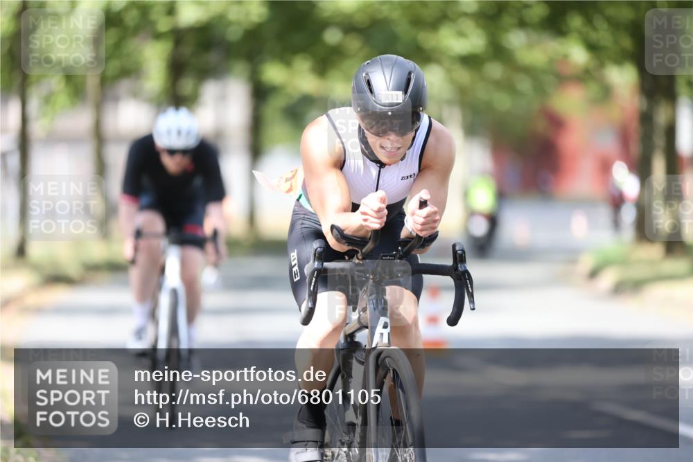 11.08.2024 - GEWOBA Citytriathlon Bremen H.Heesch http://msf.ph/oto/6801105 11.08.2024 12:00:54 Laufen  meine-sportfotos.de