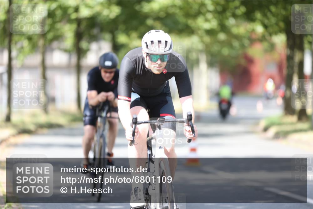 11.08.2024 - GEWOBA Citytriathlon Bremen H.Heesch http://msf.ph/oto/6801109 11.08.2024 12:00:55 Laufen  meine-sportfotos.de