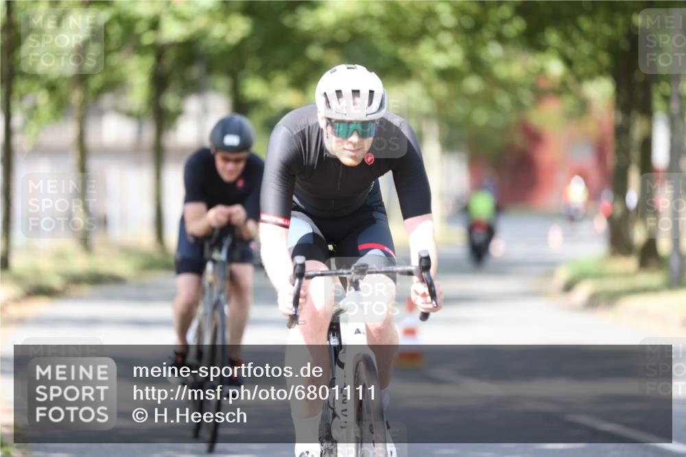 11.08.2024 - GEWOBA Citytriathlon Bremen H.Heesch http://msf.ph/oto/6801111 11.08.2024 12:00:55 Laufen  meine-sportfotos.de