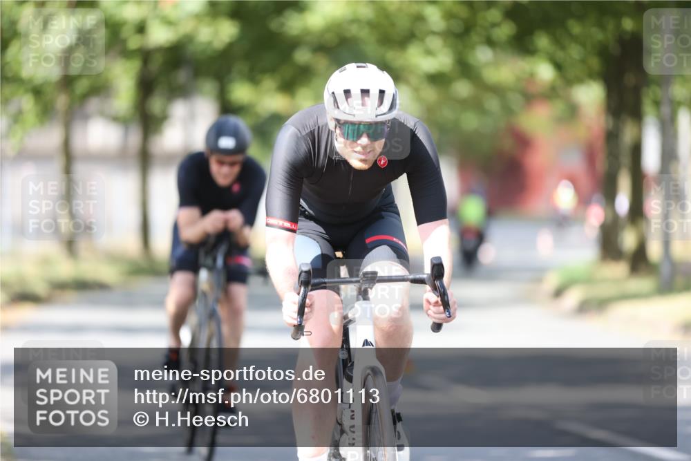 11.08.2024 - GEWOBA Citytriathlon Bremen H.Heesch http://msf.ph/oto/6801113 11.08.2024 12:00:55 Laufen  meine-sportfotos.de