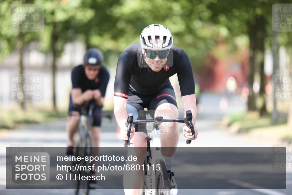11.08.2024 - GEWOBA Citytriathlon Bremen H.Heesch http://msf.ph/oto/6801115 11.08.2024 12:00:55 Laufen  meine-sportfotos.de