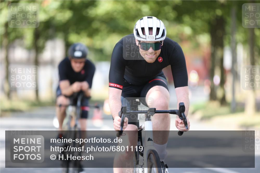11.08.2024 - GEWOBA Citytriathlon Bremen H.Heesch http://msf.ph/oto/6801119 11.08.2024 12:00:55 Laufen  meine-sportfotos.de