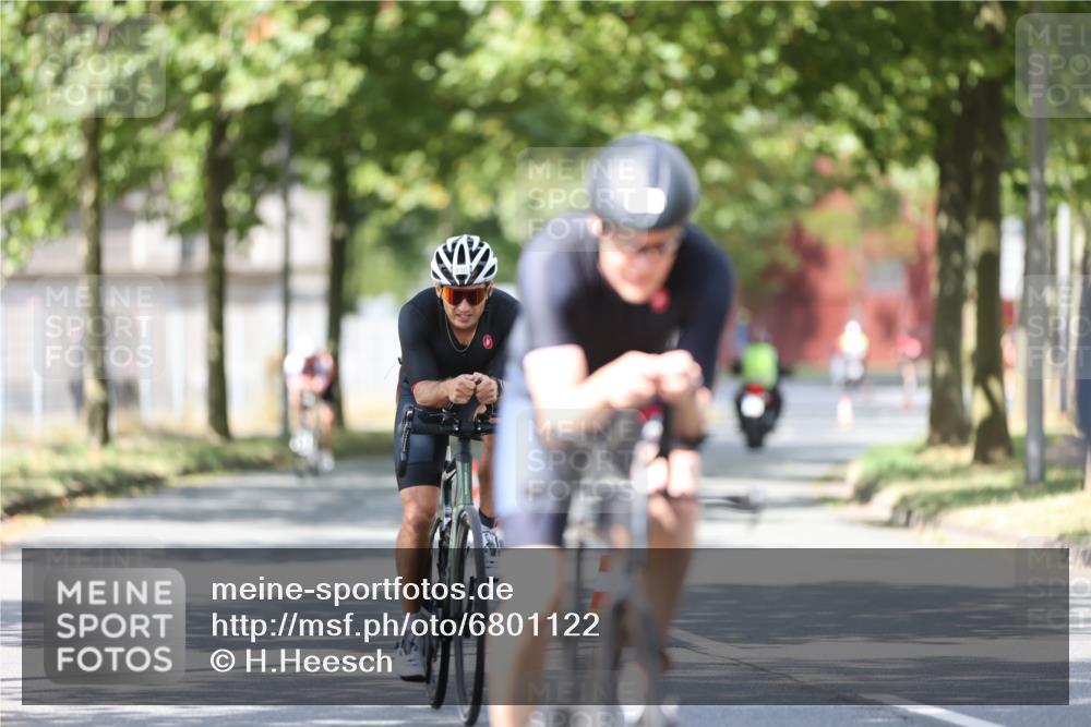 11.08.2024 - GEWOBA Citytriathlon Bremen H.Heesch http://msf.ph/oto/6801122 11.08.2024 12:00:56 Laufen  meine-sportfotos.de