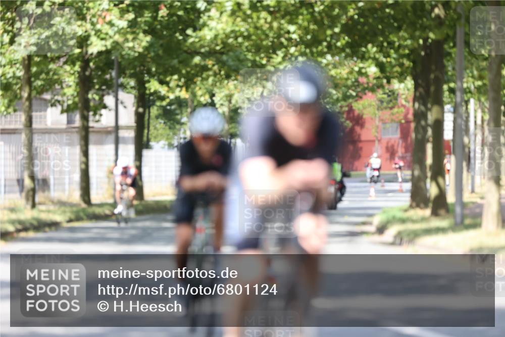11.08.2024 - GEWOBA Citytriathlon Bremen H.Heesch http://msf.ph/oto/6801124 11.08.2024 12:00:56 Laufen  meine-sportfotos.de