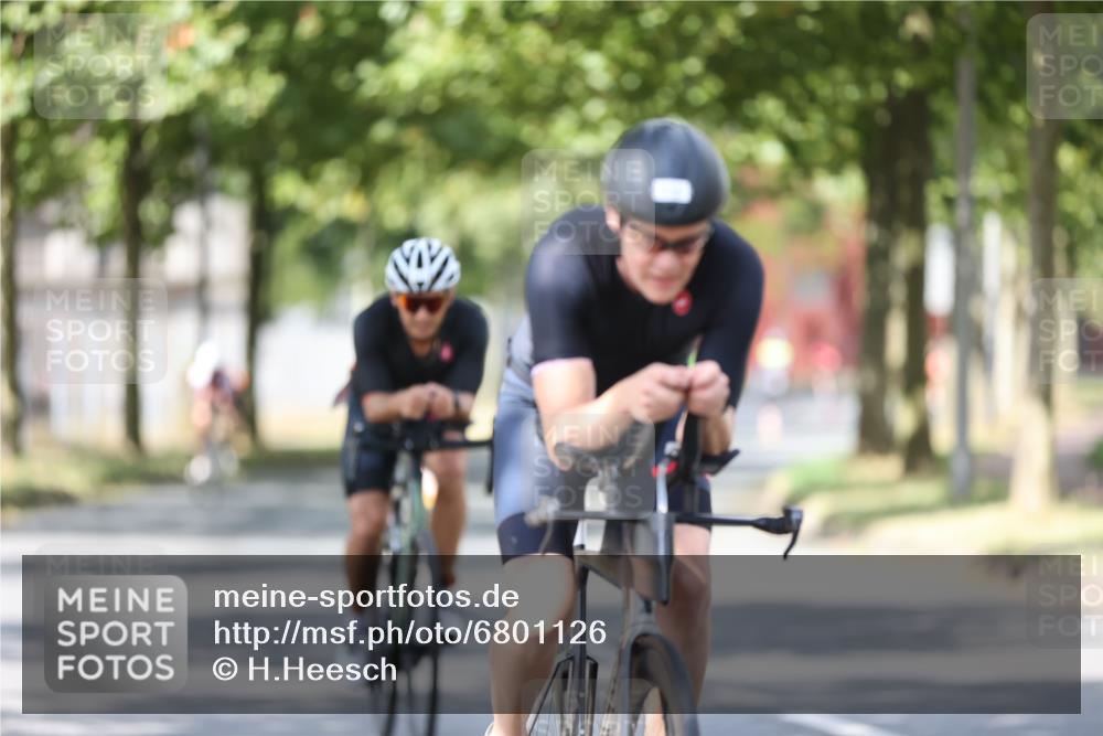 11.08.2024 - GEWOBA Citytriathlon Bremen H.Heesch http://msf.ph/oto/6801126 11.08.2024 12:00:56 Laufen  meine-sportfotos.de